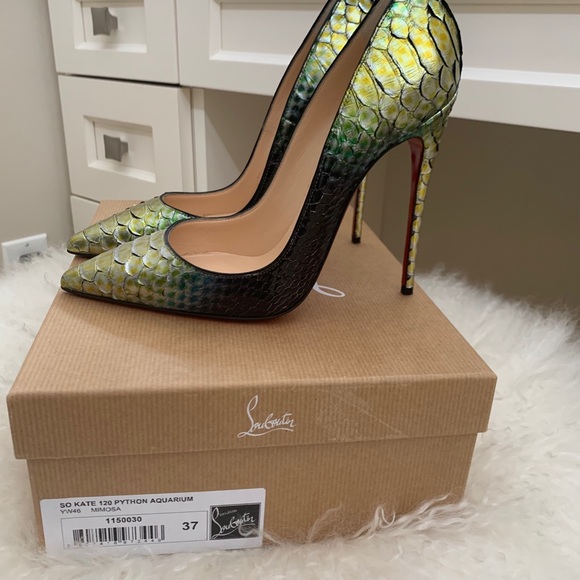 Brand New Christian Louboutin So Kate size 37(US7) - Picture 4 of 8